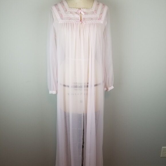Pretty Vintage 1950's Long Chiffon Pale Pink Robe with Lace Detail - Picture 3 of 11